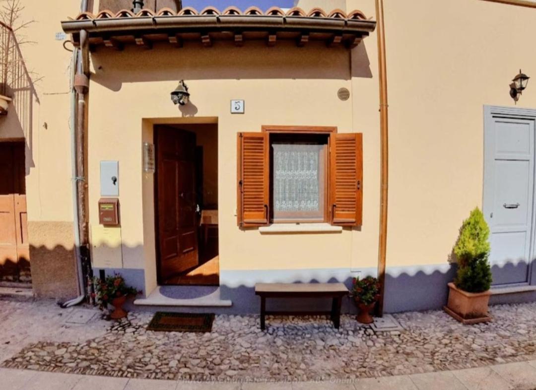 La Casetta Di Lola Norcia Exteriör bild